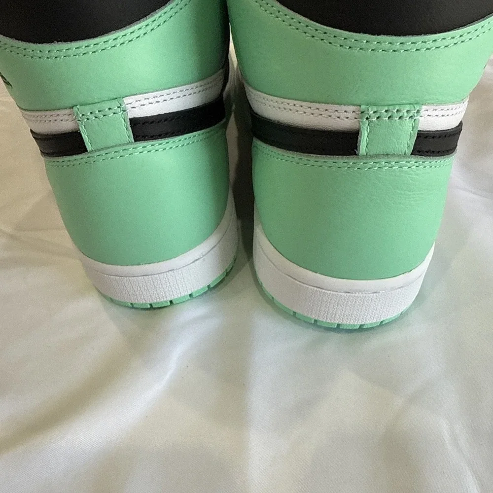 Nike Air Jordan 1 Retro OG High Green Glow Men's Size 10.5/Women's 12 New In Box
